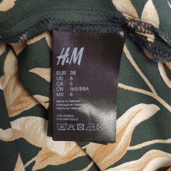 H&M Floral Button Down Shirt Green Tan 6 chiffon Business casual preppy bohemian - Picture 5 of 6